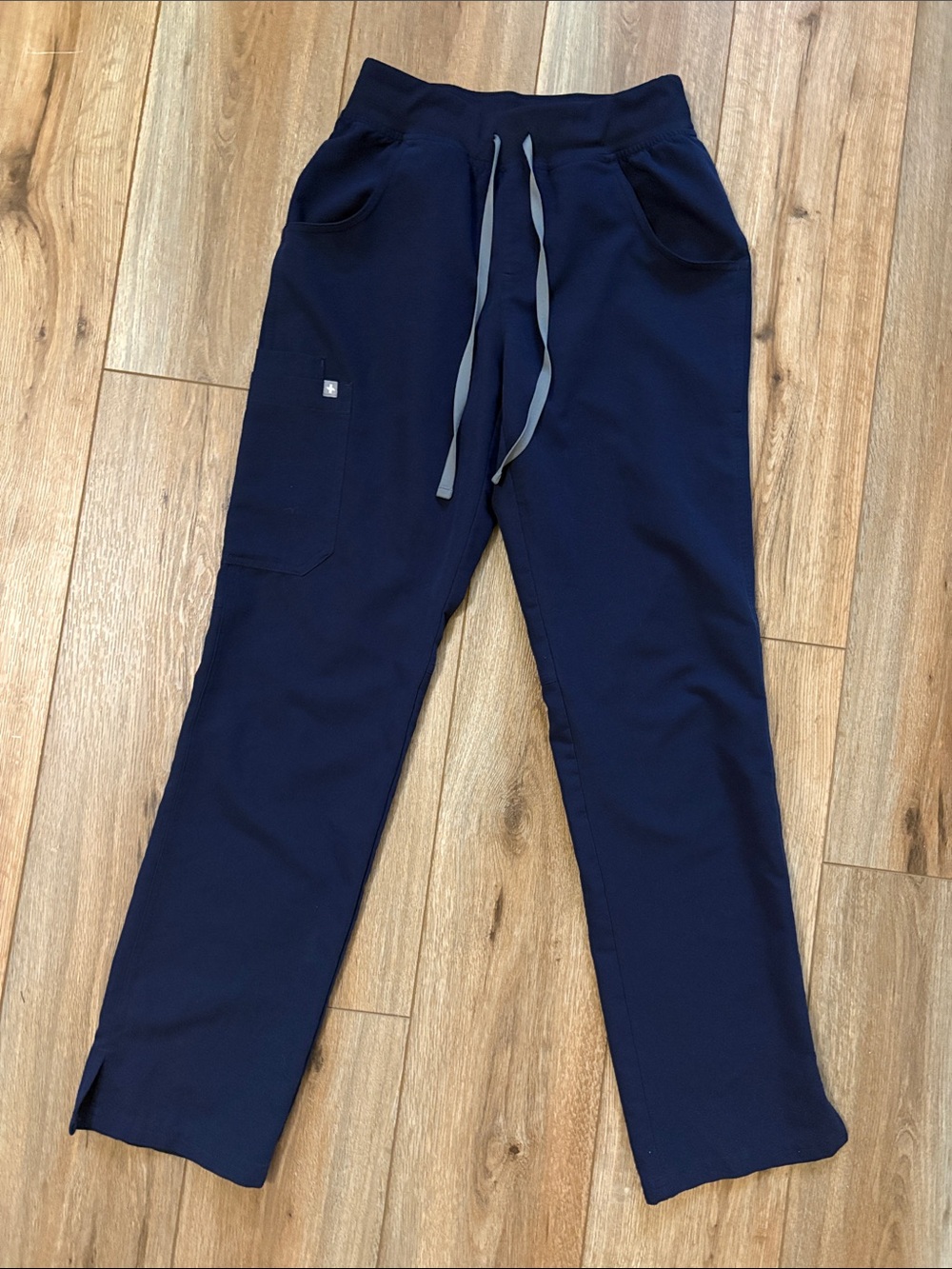 Figs Women's Navy Kade cargo scrub pants XS